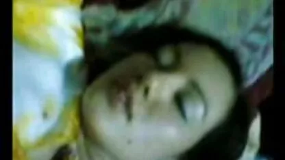 Vieja mujer pelirroja dando una mamada a través de ver peliculas porno online gratis un agujero en la pared