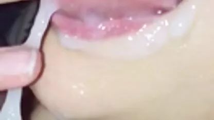 Chica folla chico y consigue el incestos españoles orgasmo chorro
