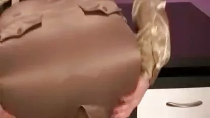 Chica separados coño y muestra porno hentay en español piercing en el clítoris en la cámara
