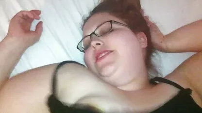 Chica vestida de xvideos en español hd látex en cuclillas en la cara de un amigo y haciendo la masturbación del pene
