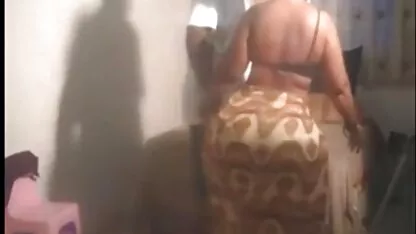 Naomi abre porno español nuevo su coño y muestra cerca de la