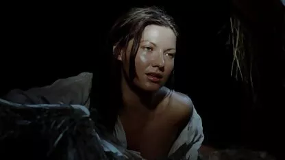 Un sádico con una aguja crea el cuerpo de la pareja xxx en español peliculas sangrante