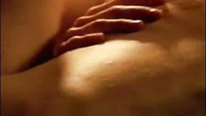 Adolescente anime hentai online español ruso de 18 años teniendo sexo mientras los padres no están en casa