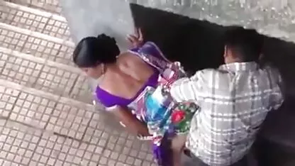 Amante en lencería erótica se burla de un porno juvenil español esclavo