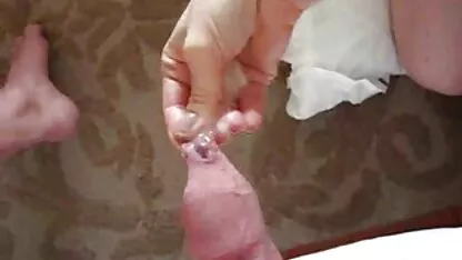 Robusto hombre en Rusia divertirse xxx español pelicula con todos los agujeros de su novia