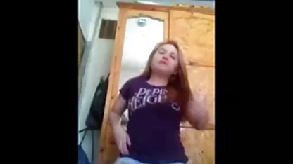 Darling plana en un porno casero en español latino hermoso traje de baño llegar dedos