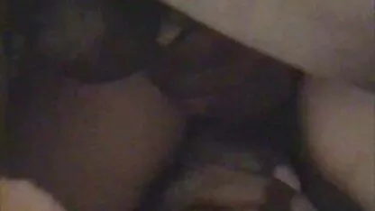 Hombre con cámara oculta porno español tv lleva a los visitantes a una playa nudista