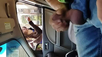Cámara oculta toma ver porno subtitulado sexo de pasajeros que hombros anchos y un portador falso