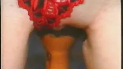 La joven rubia puso la bottle en su vagina después folla apretado hombre porno audio en español