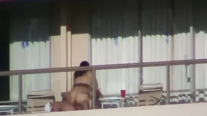 Por el brazzers peliculas completas bien del retraso, el joven está listo para lamer