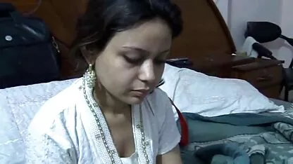 Nuestra porno con español hermosa maestra le da al estudiante una mamada, luego monta a los miembros