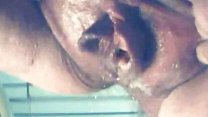 La gimnasta más video porno subtitulados sexy hace deportes sin ropa