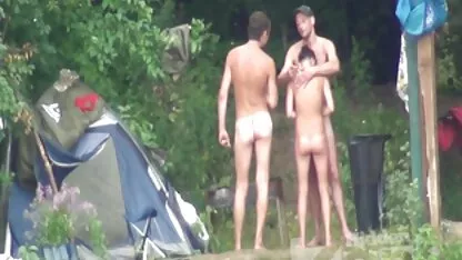Mmf joven con buena imaginación para porno gratis español latino jugar en un burdel