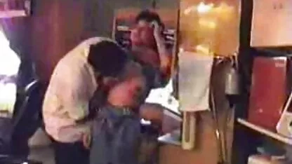 Dos mejillas blancas para follar vídeo pornográfico en español con un rapero negro