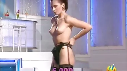 Puta hentai videos completos se la follan duro en el sofá y creampie