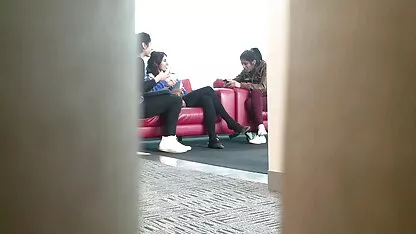 Chica alta videos caseros en español xxx que accedió a posar desnuda en espacios públicos