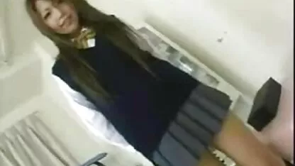 Hombre hábilmente videos pornos de trios en español manejar un libertinaje chica y accesorios BDSM