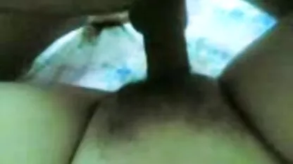 El hombre cocina videos porno de cumlouder a una chica en medias y corsé