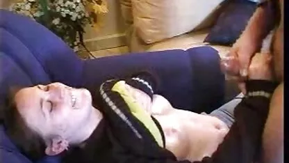 Dominante de los ojos de agua hace que el hombre chupar peliculas porno con argumento en español un strapon