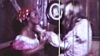Juguetón pareja teniendo divertido en la youporn en español bañera de hidromasaje