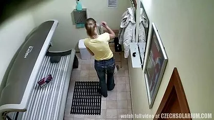 Tio vende a su novia para ganar pornp español dinero