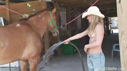 Curly xxx pelis español babe masturbación en casa después de un paseo