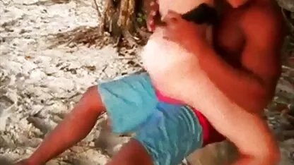 Masajista soplando clientes en el sofá folladas a españolas en Manda