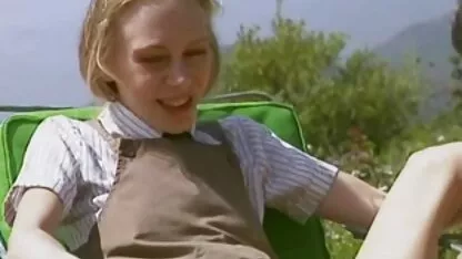 Chica peliculas en español xxx atractiva masturbación anal con botella al aire libre